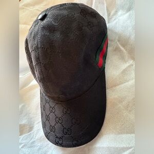 Authentic Gucci GG canvas hat with green/red stripe. Size M. Great condition